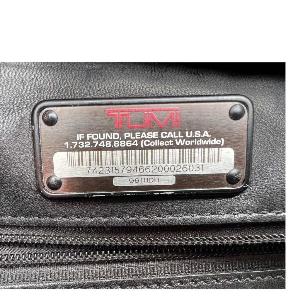 Tumi 96111DH ALPHA Slim Large Screen Black Leather Portfolio Briefcase Laptop - Picture 2 of 16